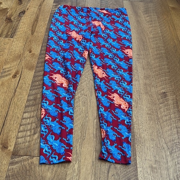 Lularoe Woman’s Tall & Curvy Dragon Leggings - Picture 2 of 7
